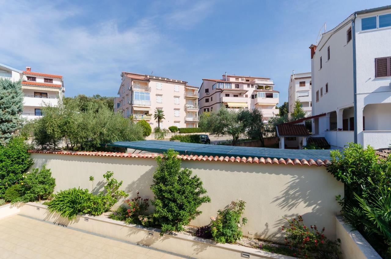 Apartments Gloria Vrsar Exterior foto