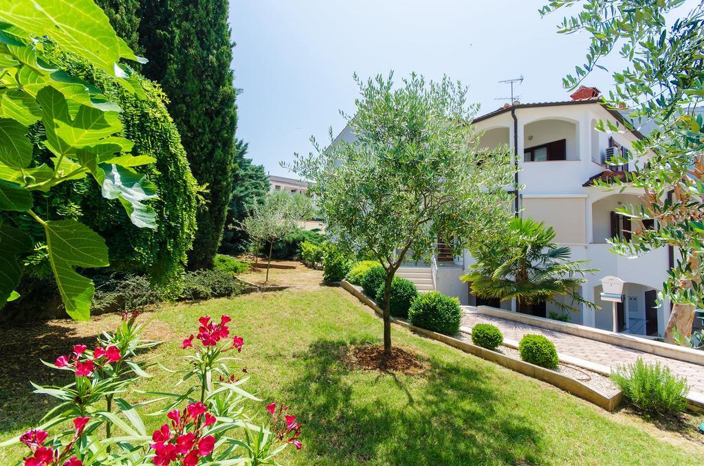 Apartments Gloria Vrsar Exterior foto